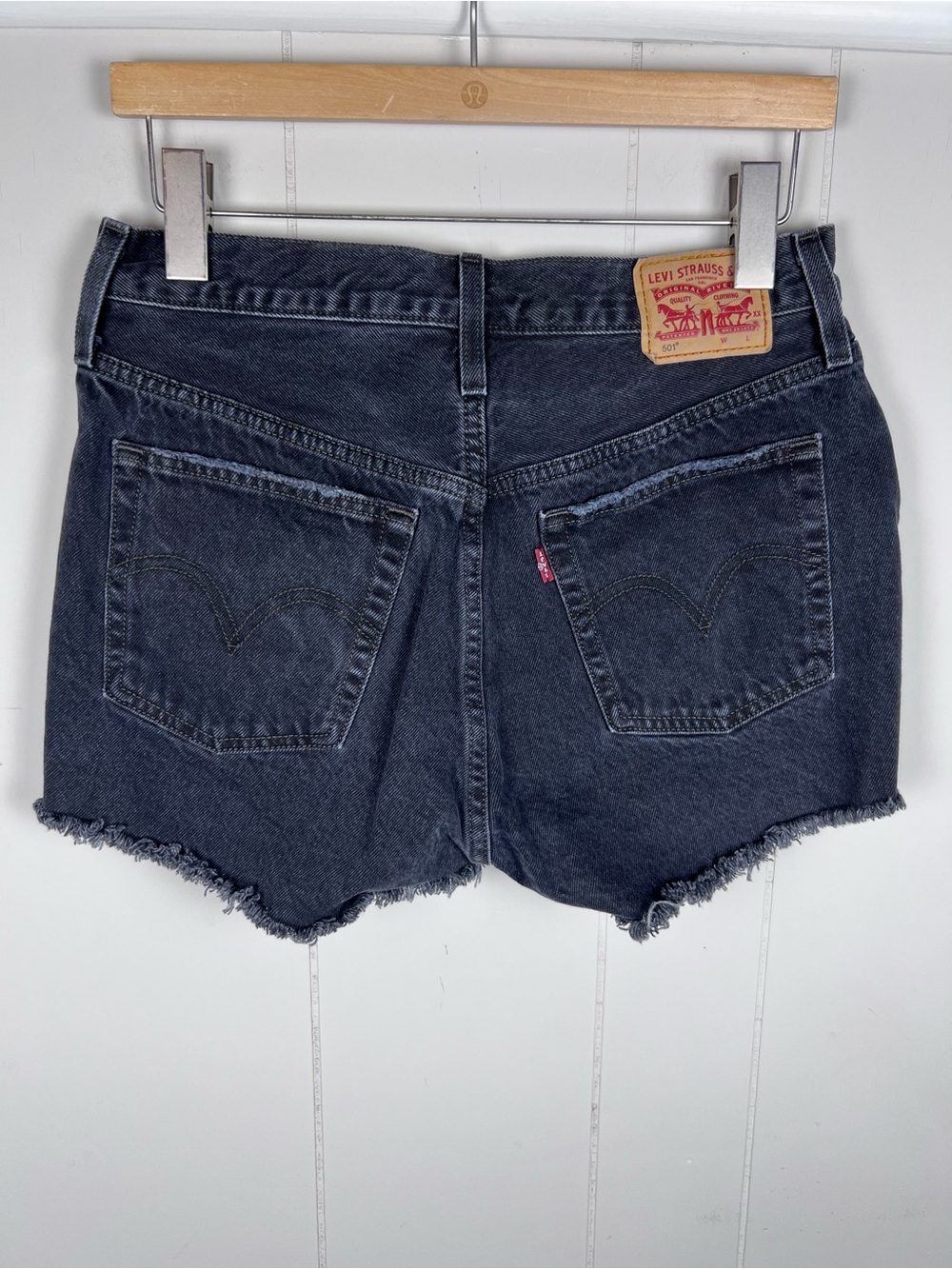 Levi’s 501 Black Distressed High-Rise Women’s Denim Shorts Size 29 - Picture 3 of 13